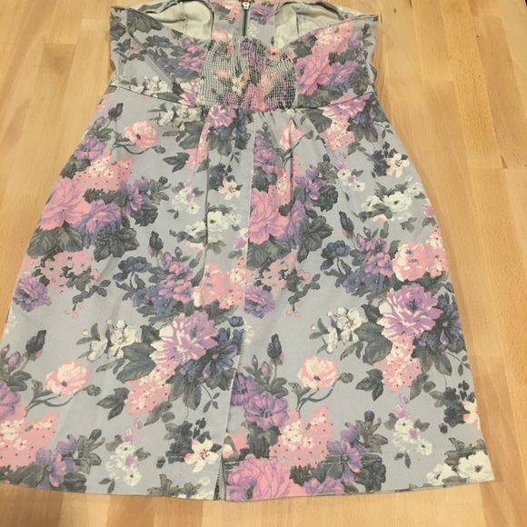 Kimchi Blue - strapless dress with pockets - Picture 5 of 5